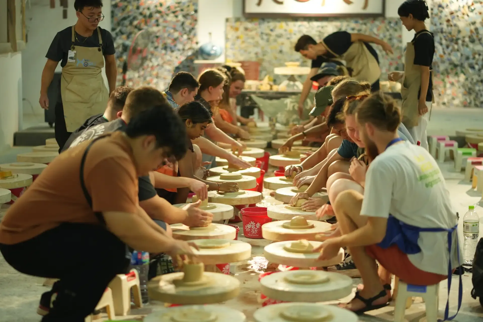 Khách du lịch đến đây có thể trải nghiệm hoạt động làm gốm